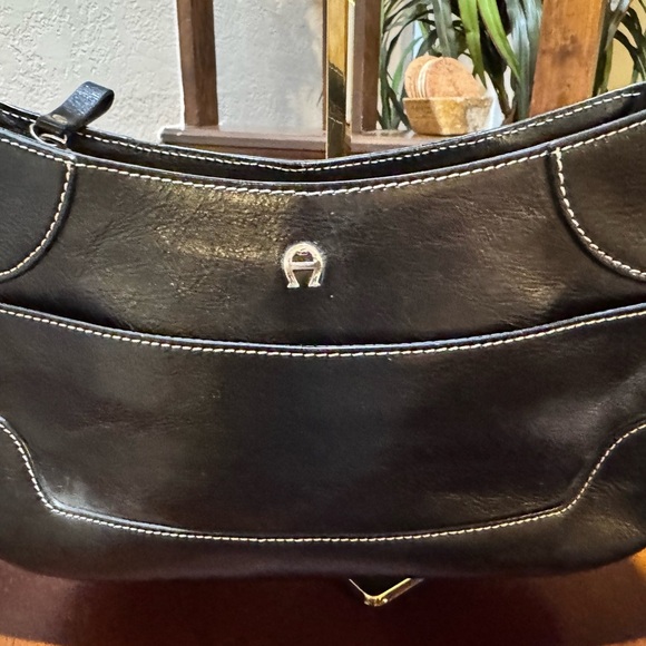 Etienne Aigner Black Shoulder Bag with Structured Design - Picture 3 of 11